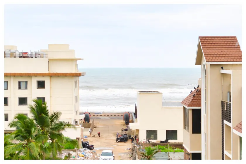 Goroomgo Bollywood Premium Beach View Puri with Balcony - Image 1