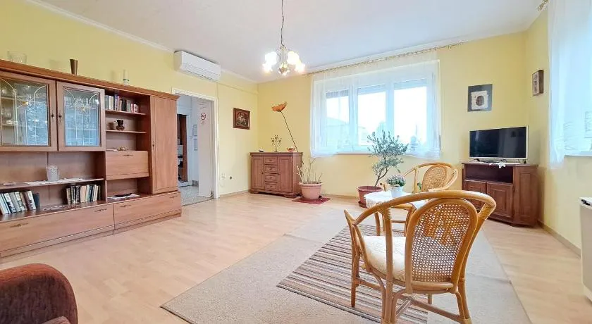 Rétifarkas Apartment with a green belt, fantastic city views and free parking - Image 1