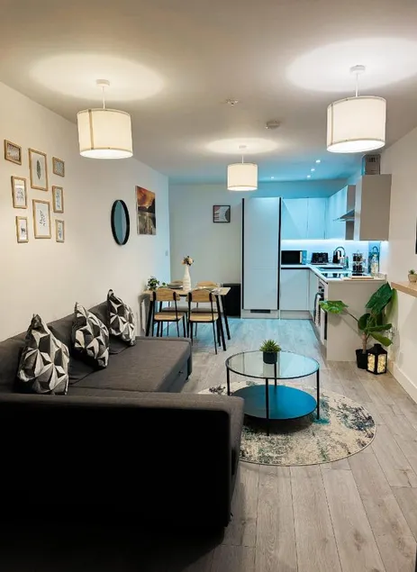 Stylish Madison Apartment with Balcony - FREE Car Parking - Hemel Hempstead Town Centre - Image 1