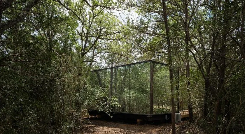 Lakeside ÖÖD Mirror Cabin #2- Austin Nature Stay - Image 1