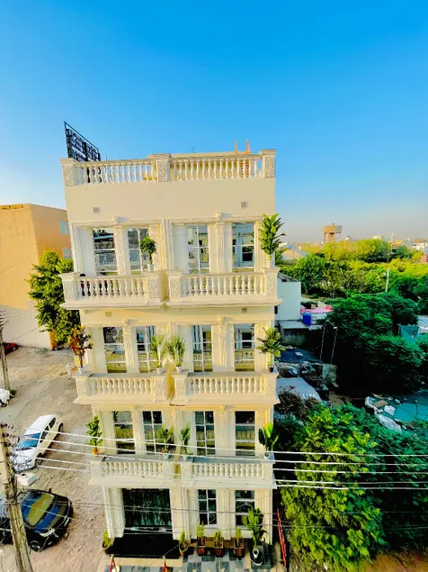 Hotel Crown Lahore - Image 1