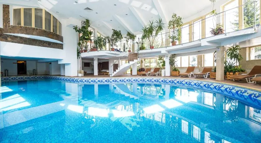 Snezhanka Hotel Pamporovo - Half Board & Swimming pool - Image 1