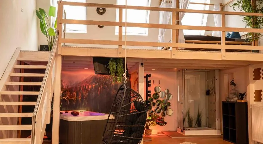 Wellness Suite mit Whirlpool und Sauna - Image 1