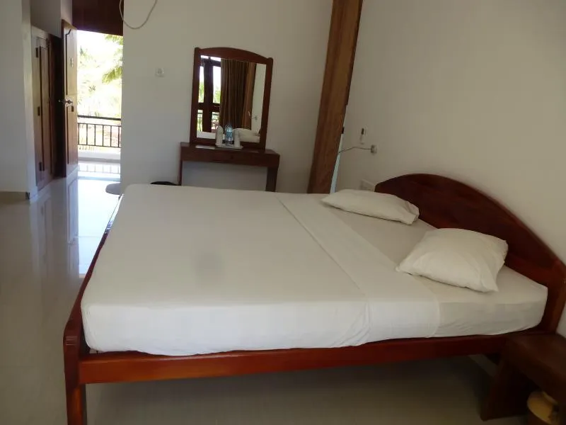 High Park Hotel - Image 1