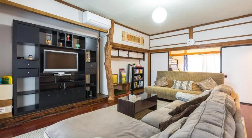 Samurai House - Large Family House, West Shinjuku - Image 1