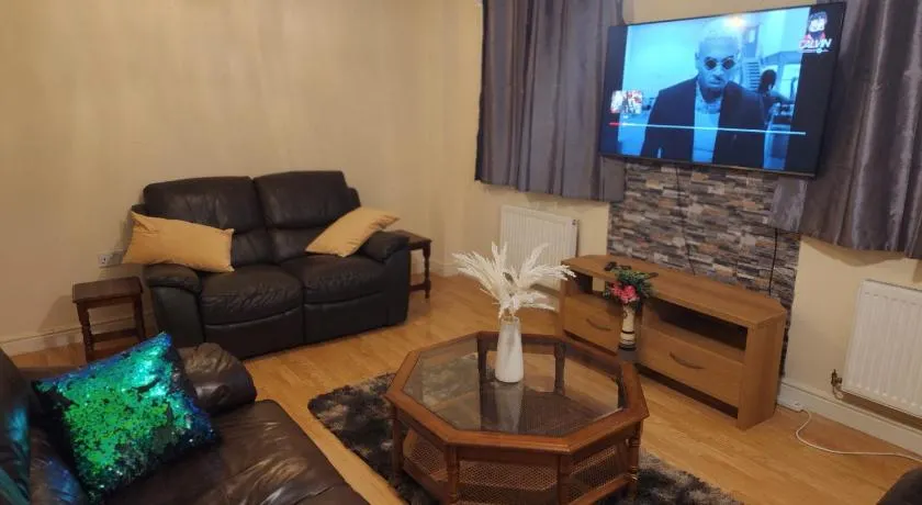Mekees Luxury Apartment - Image 1