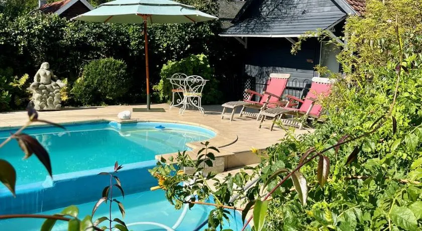 The Pool House - Image 1