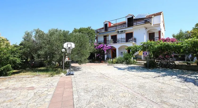 Bed&Breakfast Drage - Image 1