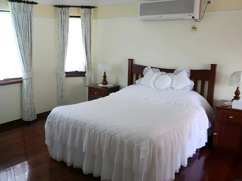 The Hideaway Luxury B&B Retreat - Image 1