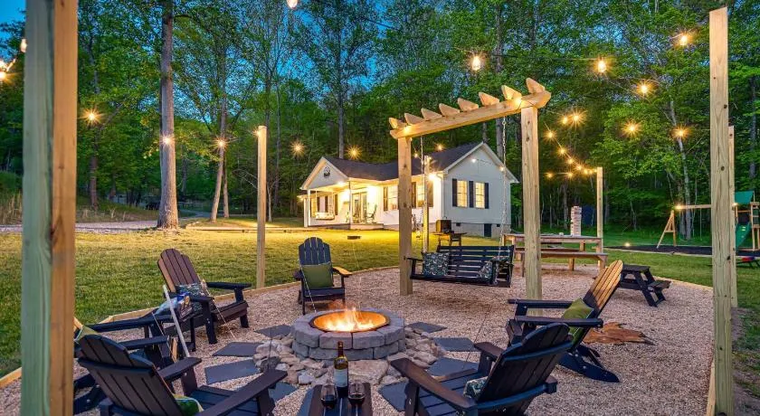 Shenandoah family & dog friendly cabin - 5 min walk river with private river access, BBQ, playground, fire pit - Image 1
