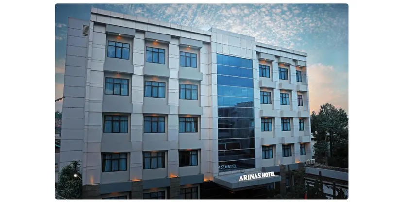 Arinas Hotel - Image 1