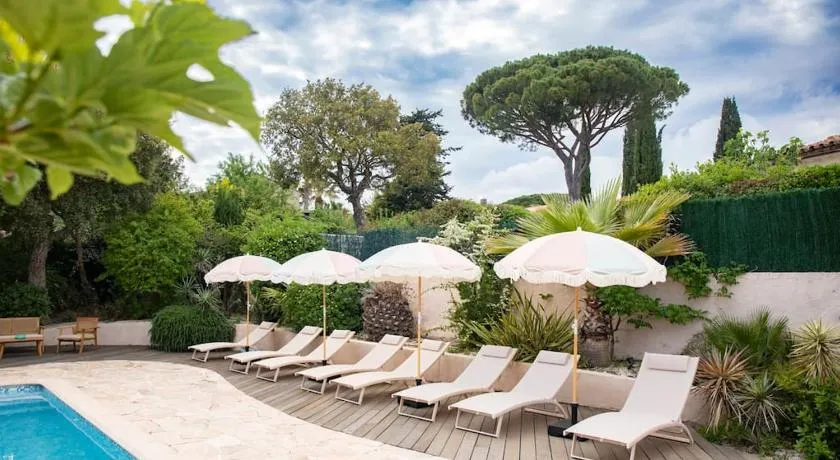 Villa Pastel aux portes de Saint Tropez dans un domaine 12 voyageurs 6 chambres - Image 1