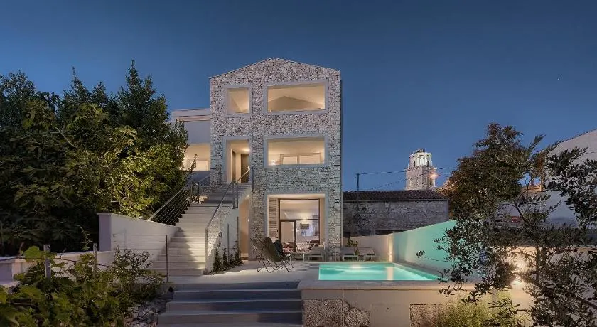 Casa Mia Apartments - Image 1