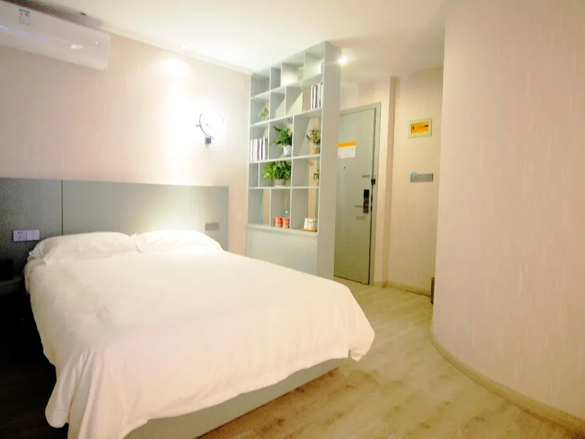 Shang Hai Jin Huang Chao Qing She Hotel - Image 1