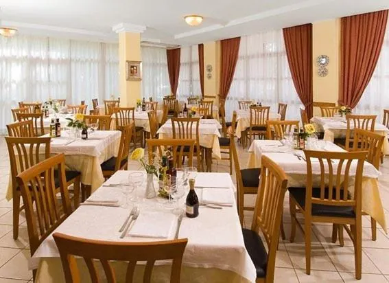 Hotel PARIGI - Image 1