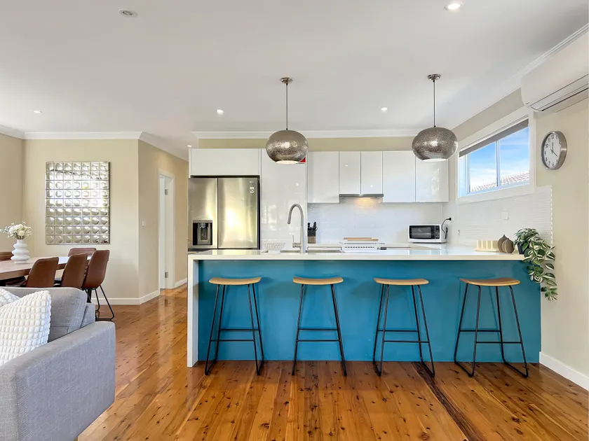 3-Bed Coastal Haven with Alfresco Dining & BBQ - Image 1