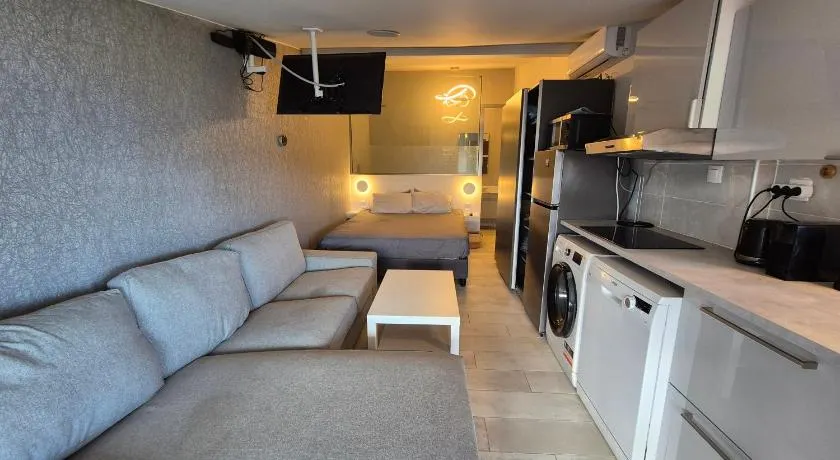 Mastora Seaside Loft - Image 1