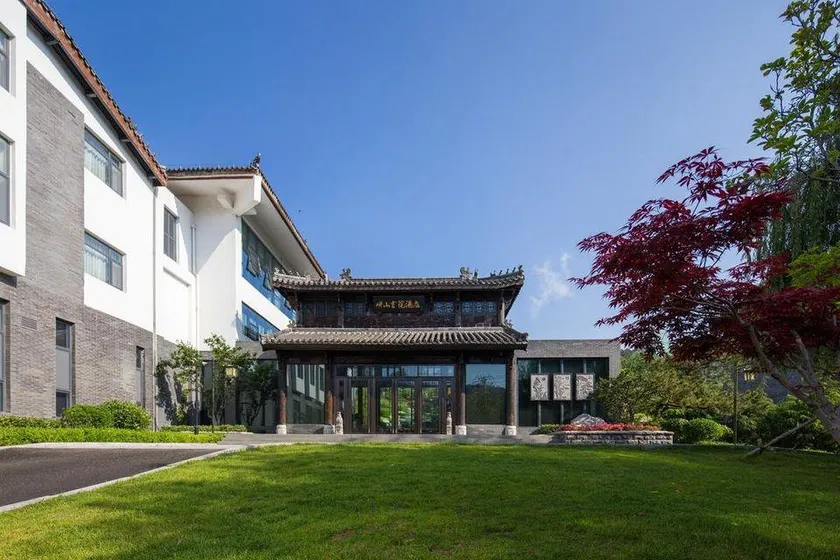 Laoshan Academy hotel - Image 1