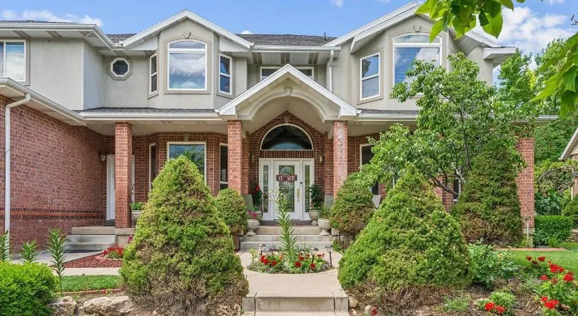 Mountain View Mansion - Image 1