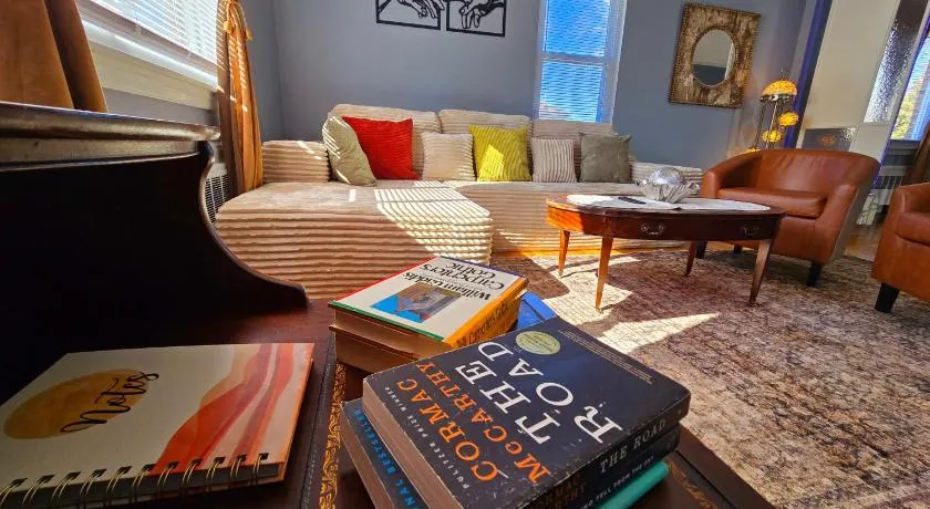 Comfy & Chic 3BR Apartment Boston FREE PARKING - Image 1