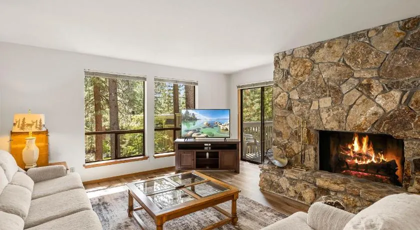 1 Sky Lake - walk to town - Image 1