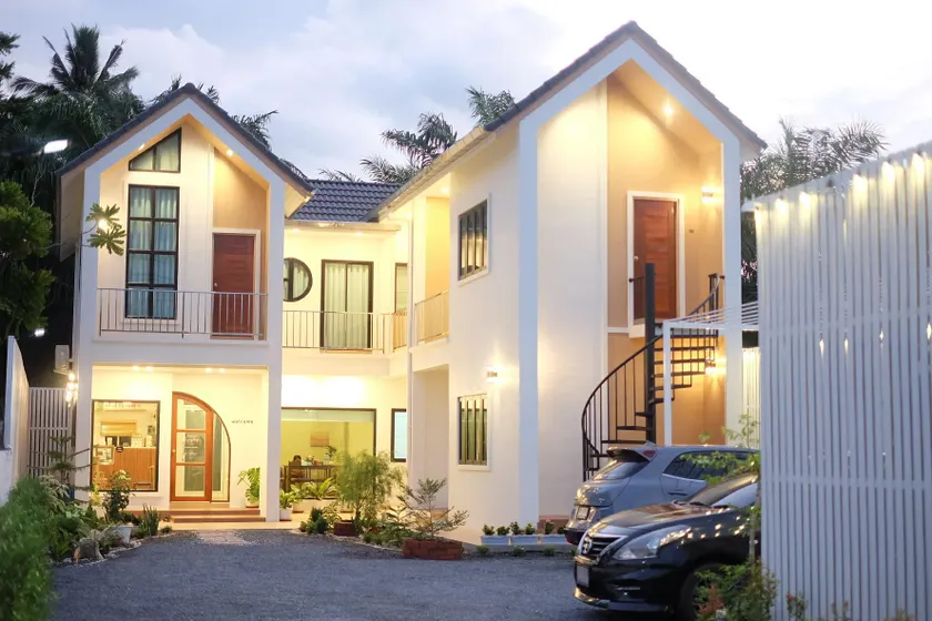 A RISA hometel cafe - Image 1