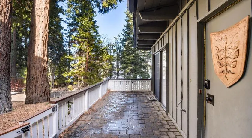 Waters Edge Escape - Patio with BBQ Near Beach - Image 1