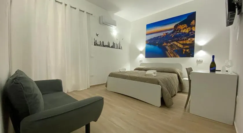 IN CENTRO ROOMS Vicino Cefalù SELF-CHEK-IN - Image 1