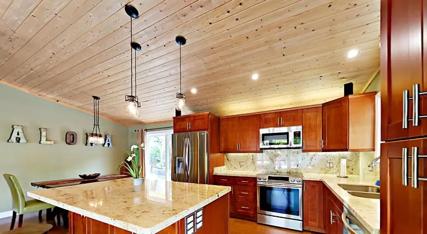 Luxury 3BR Wailea Kihei Retreat Walk to Beaches Private Lanai Newly Remodeled - Image 1