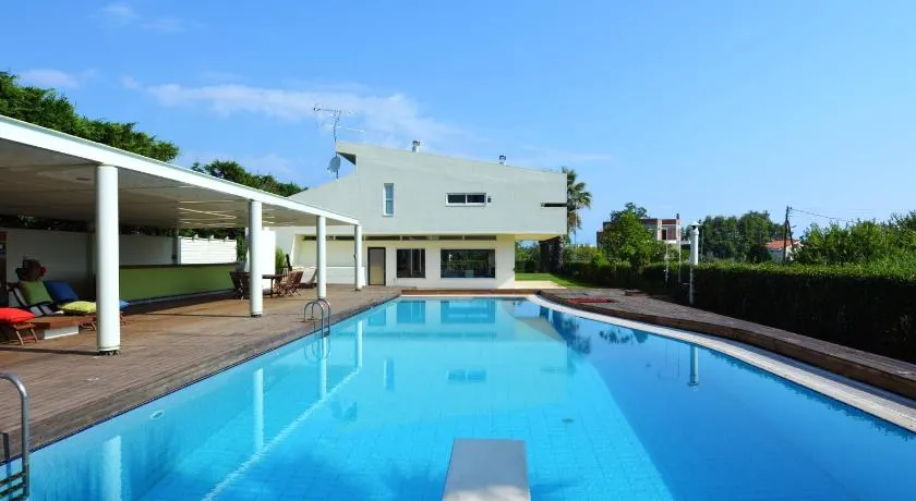 Villa Temptation - Image 1