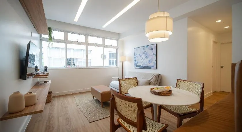 Apartamento recém reformado no Leblon - Image 1