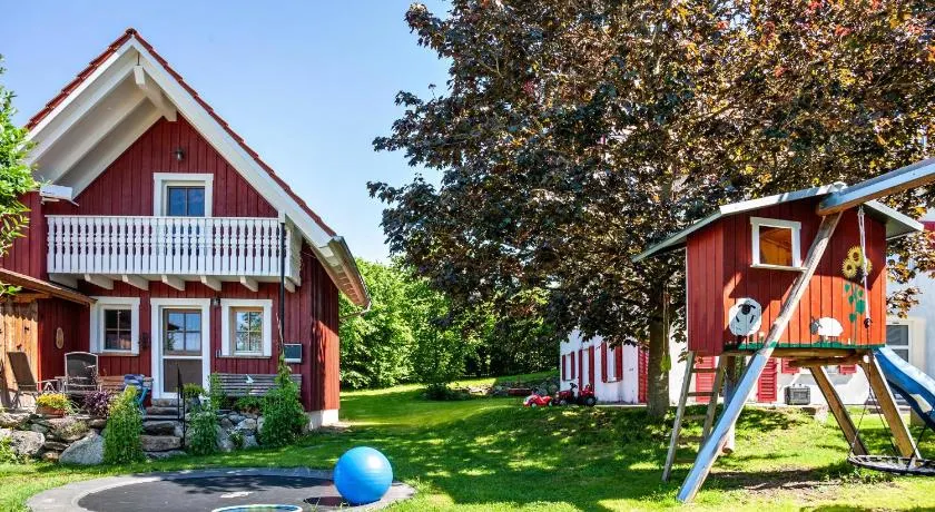 Casa de Férias 'Naturhäusle Oberschwaben' com Vista Montanha, Terraço Privado e Wi-Fi - Image 1