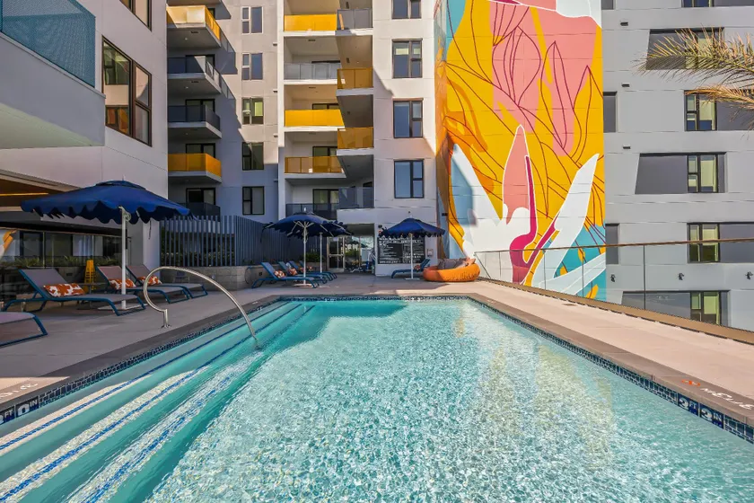 The Hollywood Highline 2 bed Apt WITH FREE PARKING in Hollywood - Image 1