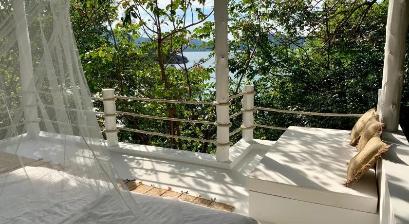 Coconut Beach Bungalows - Image 1