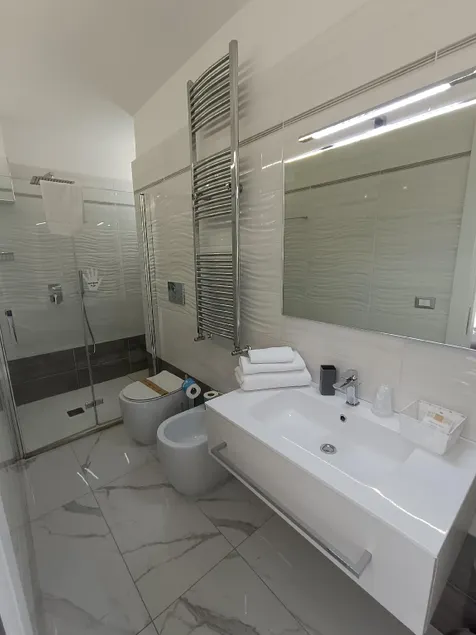 HOTEL PARADISE - Image 1