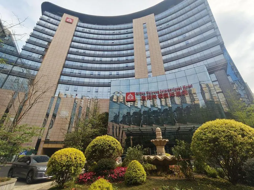 XiDun Guiyang International Hotel - Image 1