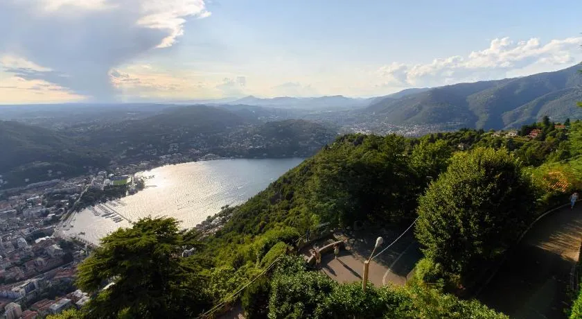 Almost Paradise by Quokka 360 - Cozy Apartment with Panoramic View of Como - Image 1