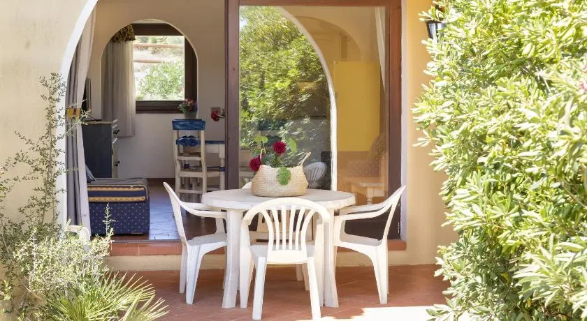 Appartement \"Trilocale Fiordaliso\" avec vue mer, terrasse et piscine partagée. - Image 1
