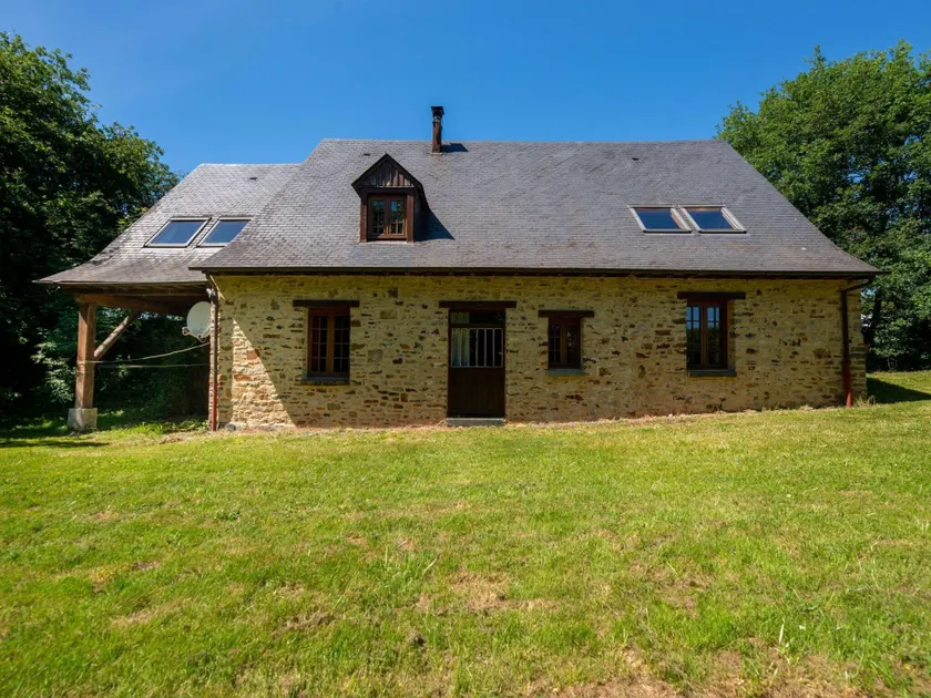 Quaint Holiday Home in Ferce near Lake Beach - Image 1