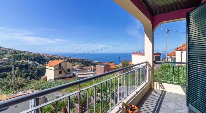 Casa Central - Peceful Mountain Retreat in Calheta - Image 1