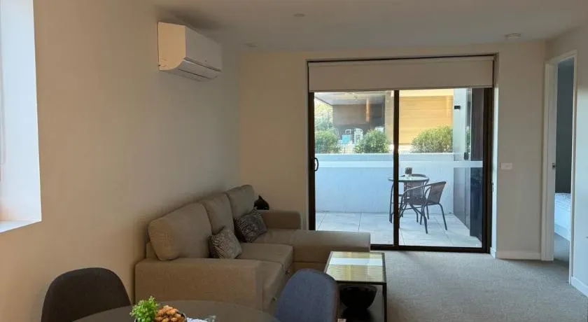 Two Bedroom, Two Bathroom - Kashmir Apartment in Canberra City - Image 1
