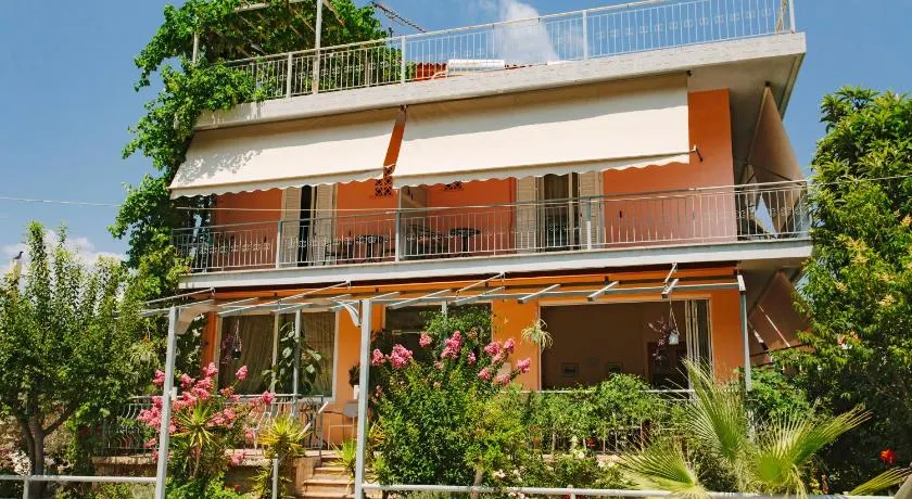 Hotel Loula Rooms and Apartments - Image 1