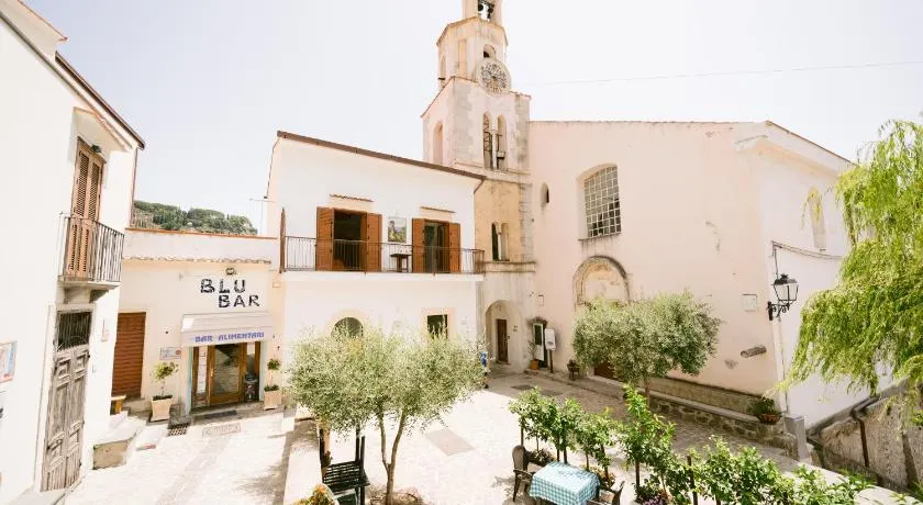 La Piazzetta Boutique Apartments - Image 1