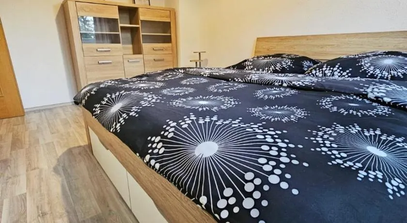 Ferienwohnung mit Balkon in Weißenfels - Image 1