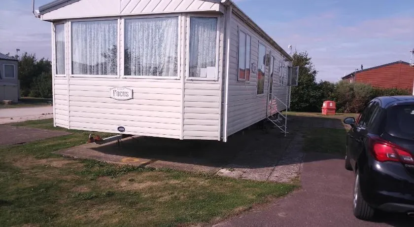 Caravan - Sleeps 8 - Pets Ok - Parking - Patio - Image 1