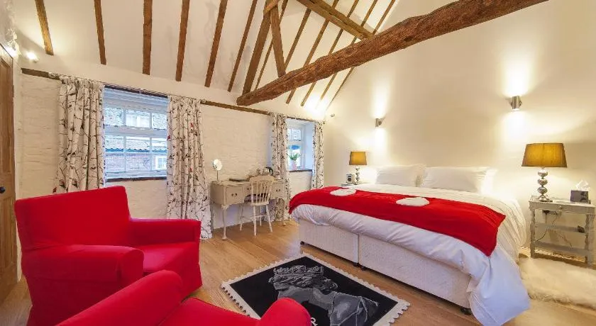 Hubbard's Luxury Bed and Breakfast - Image 1