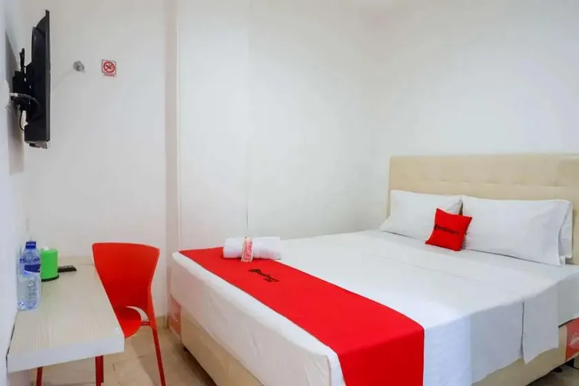 RedDoorz near Mall Ratu Indah 3 - Image 1