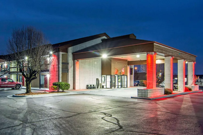 Econo Lodge Madison Airport - Image 1