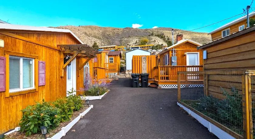 Yellowstone's Treasure Cabins - Image 1
