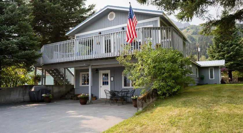 Bears Den Alaska Lodging - Image 1